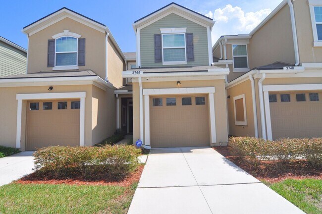 Foto del edificio - LIKE NEW OAKLEAF TOWNHOME!