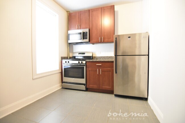 Building Photo - 540-546 W 180th St