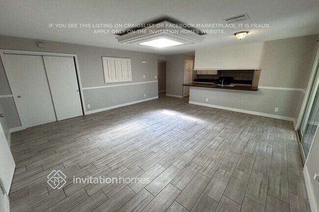 Building Photo - 4027 W Palmaire Dr