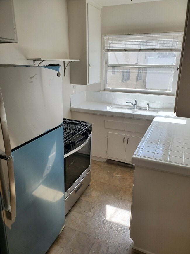 Foto del edificio - 320 S Rexford Dr