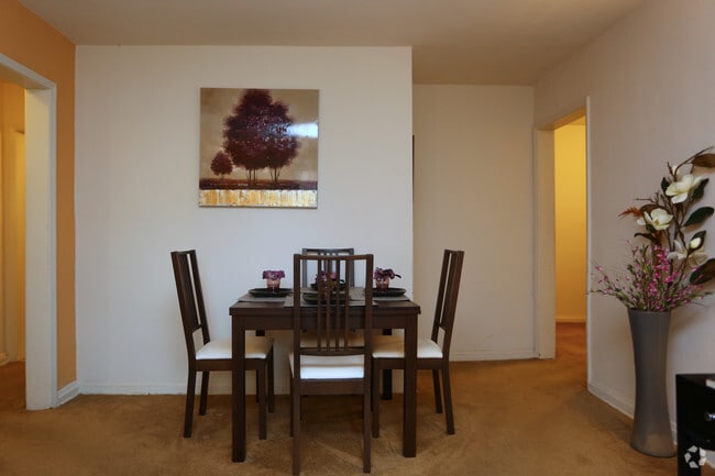 Dining Area - College Gardens & Melbourne Apts /Townhouses