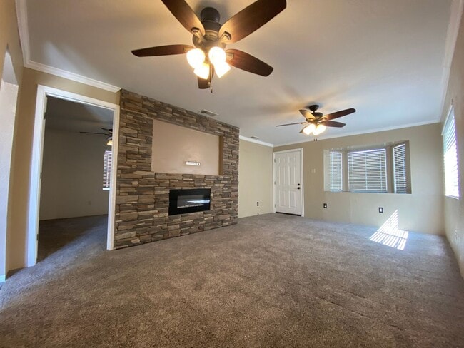 Building Photo - Taft Heights!