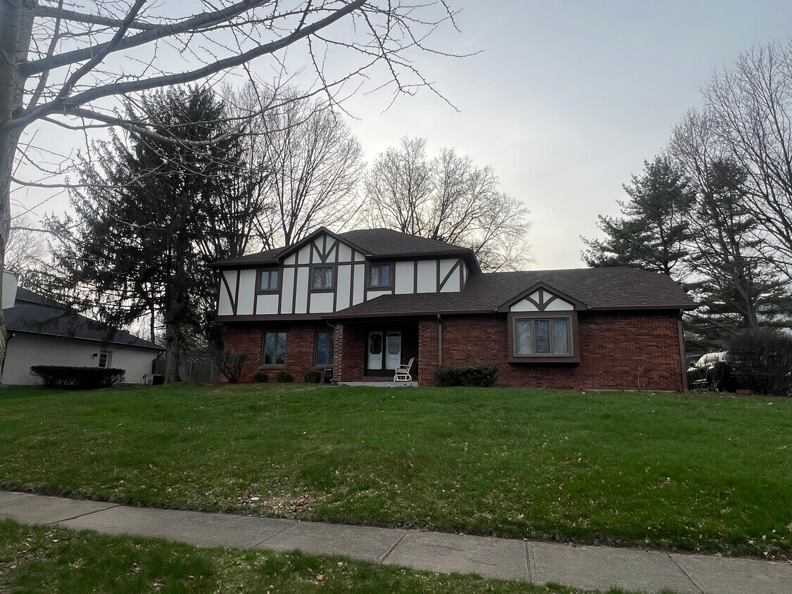 Foto principal - 3768 E Carmel Dr
