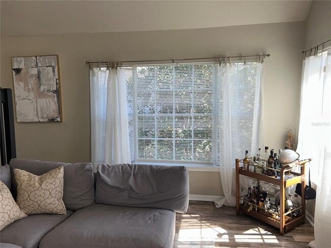 Foto del edificio - 8925 Lee Vista Blvd