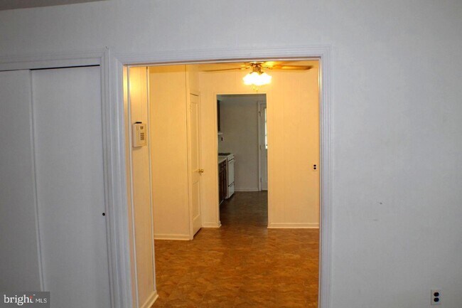 Building Photo - 643 N Evergreen Ave