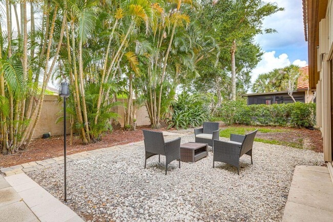 Building Photo - 2856 SW Mariposa Cir