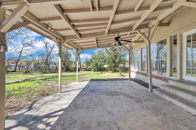 Building Photo - AVAILABLE NOW; APPLY AT OUR WEBSITE TODAY!! (SECTION 8 ACCEPTED)