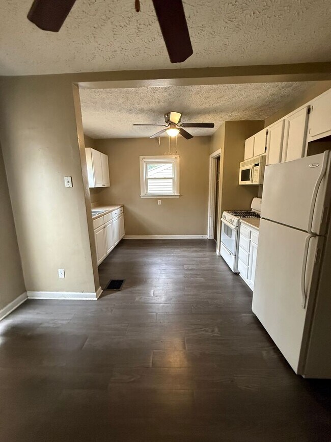 Foto del edificio - 3 bedroom 1 bath $1500