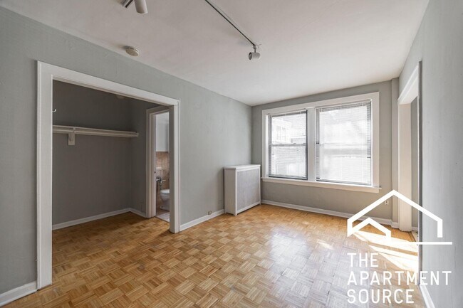 Foto del edificio - 739 W Belmont Ave