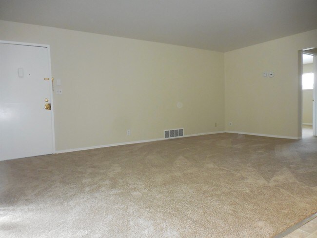 Building Photo - 2168 Carlmont Dr