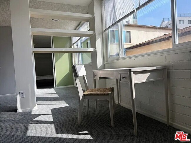 Foto del edificio - 540 Kelton Ave