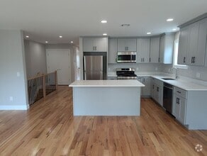 Building Photo - 595 N 11th St
