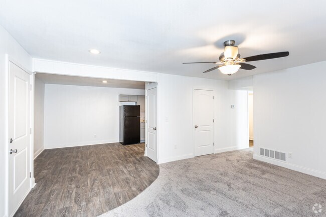 2HAB, 2BA - 1,050 ft² - Westgate Village Apartments