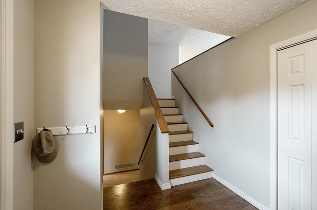 Foyer/Entryway (coat closet not pictured) - 1411 Chadwick Dr