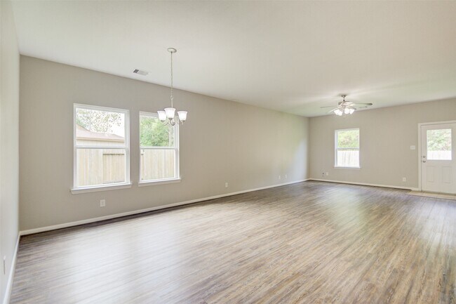 Foto del edificio - 6026 Burnet Bend Ave