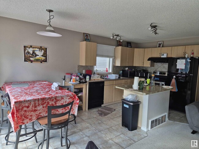 Photo du bâtiment - 120 Magrath Rd NW