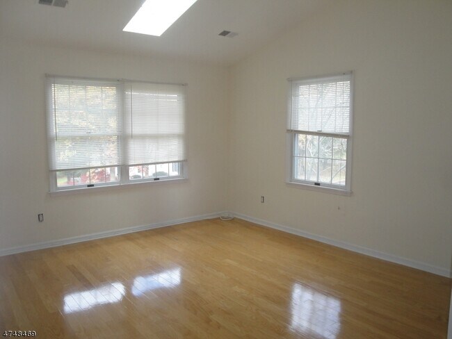 Building Photo - 144 Alexandria Way