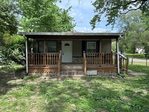 Building Photo - 2315 Waneta Ave