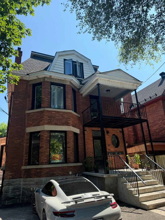 First floor apartment - 20 Glen Av