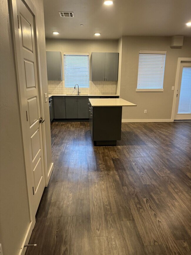 Building Photo - 1/2 off first month! 3 bedroom, 2.5 bathroom, 1 car garage