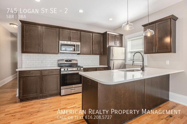 Foto del edificio - 745 Logan St SE