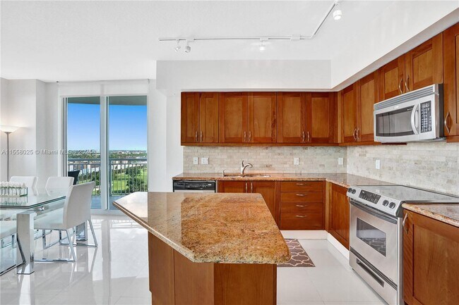 Foto del edificio - 1745 E Hallandale Beach Blvd