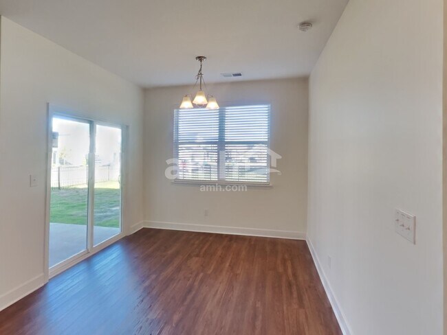 Foto del edificio - 4301 Spregan Way