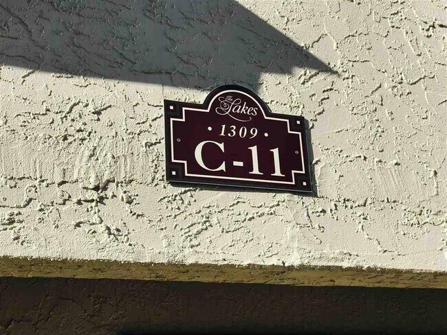 Foto del edificio - 1309 Airport Dr