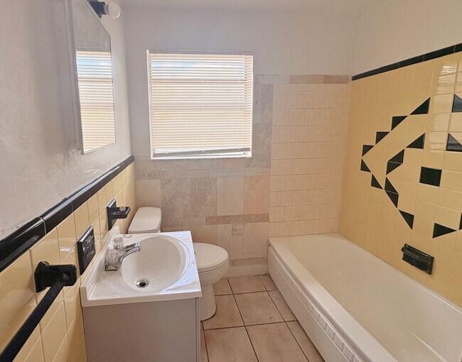 Foto del edificio - Updated 3 Bed/2 Bath Home with Spacious Yard!
