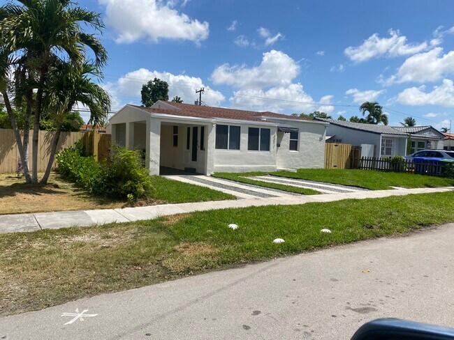 Foto del edificio - 4871 SW 5th Ter