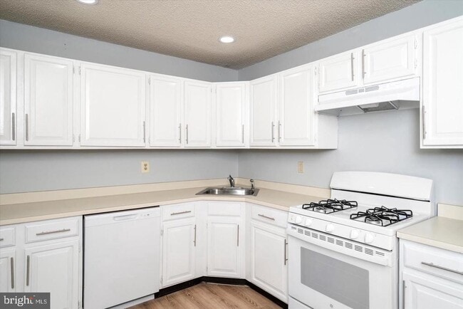 Foto del edificio - 110 Versailles Ct