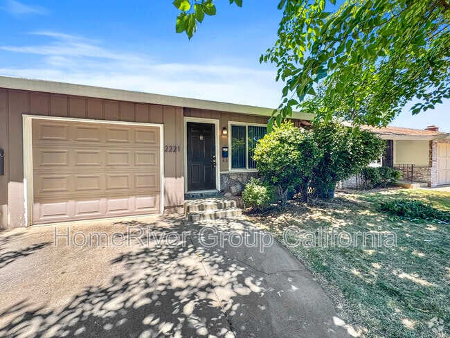 Building Photo - 2221 Roselee Way