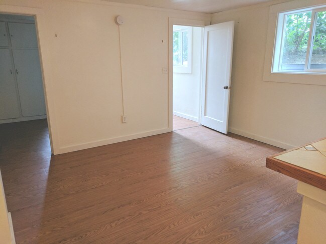 Foto del edificio - 523 Taylor Ave