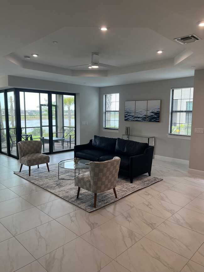 Foto del edificio - 15257 Zeno Way