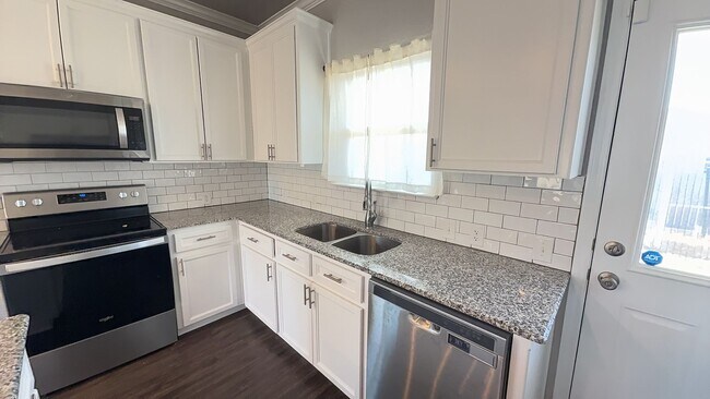 Building Photo - GORGEOUS 3-bedroom 2-bathroom home in Prairie Ridge!