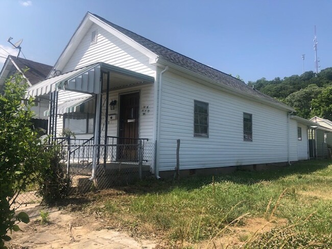 Building Photo - Two Bedroom Charleston home