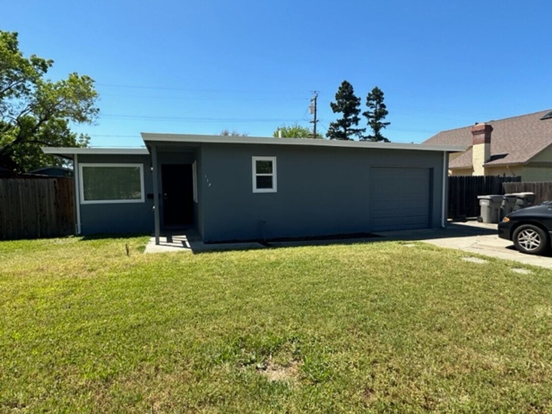 Foto principal - 4 bedroom home in North Woodland