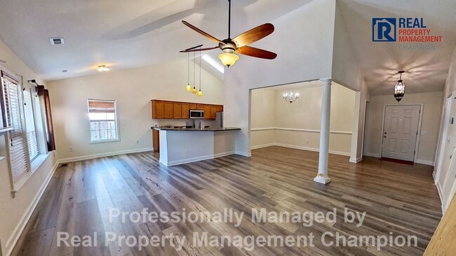 Photo - 3BD/2BA home w/vaulted ceilings, fireplace, 2-car garage, deck and fenced backyard