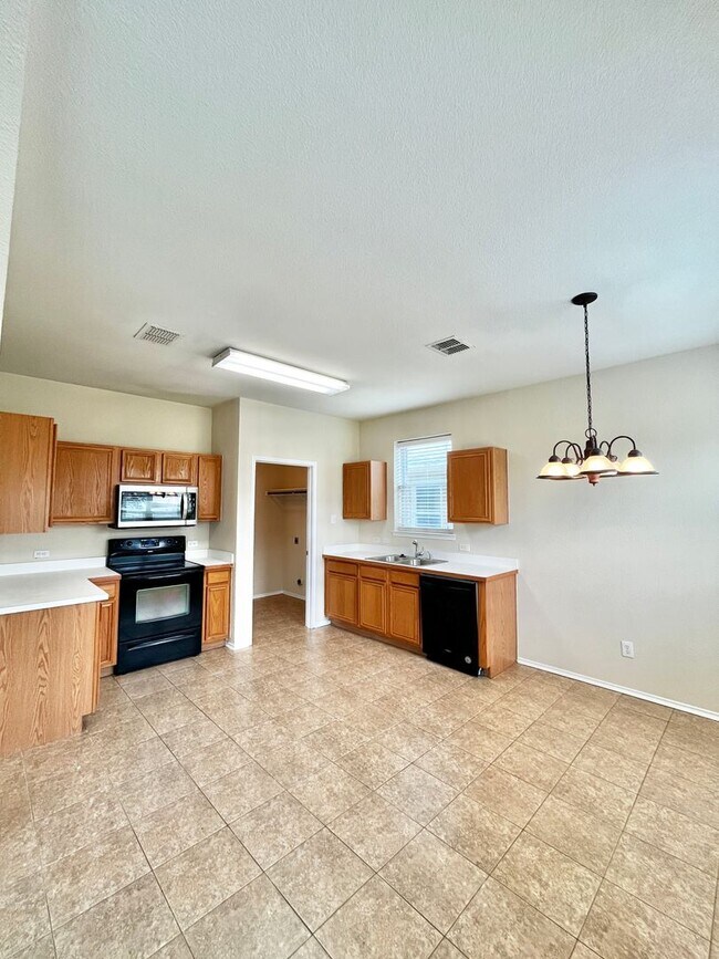 Building Photo - PROMO *$250 Admin Fee Waived* AND!! $250 O...