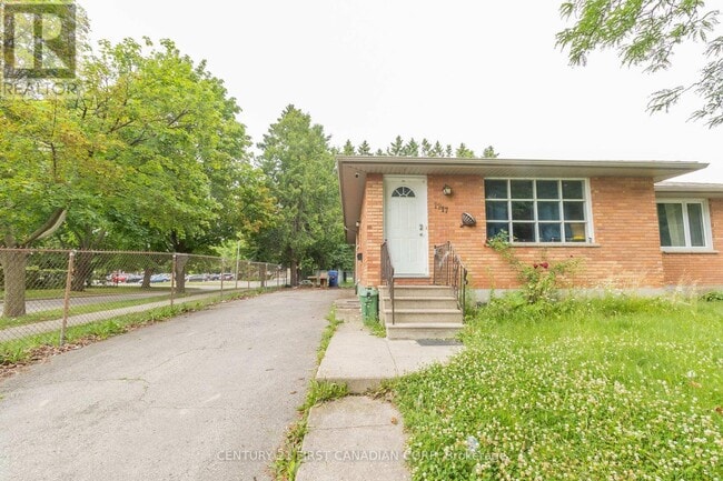 Building Photo - 1217 Victoria Dr