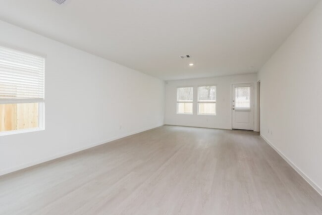 Building Photo - 1527 Crowson Rdg