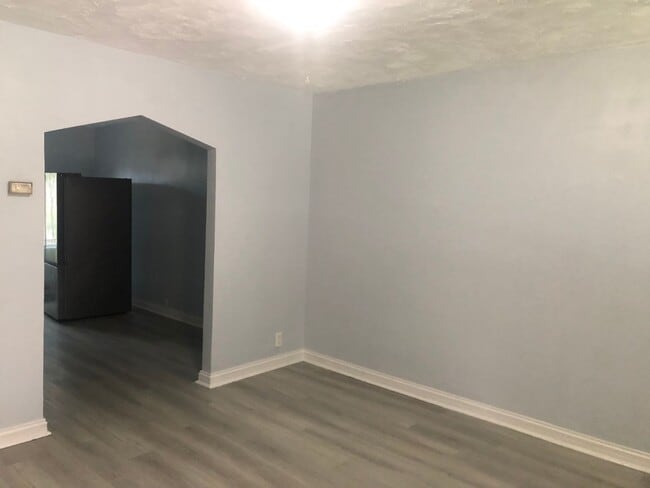 Building Photo - Charming 3-bedroom, 1-bathroom home locate...