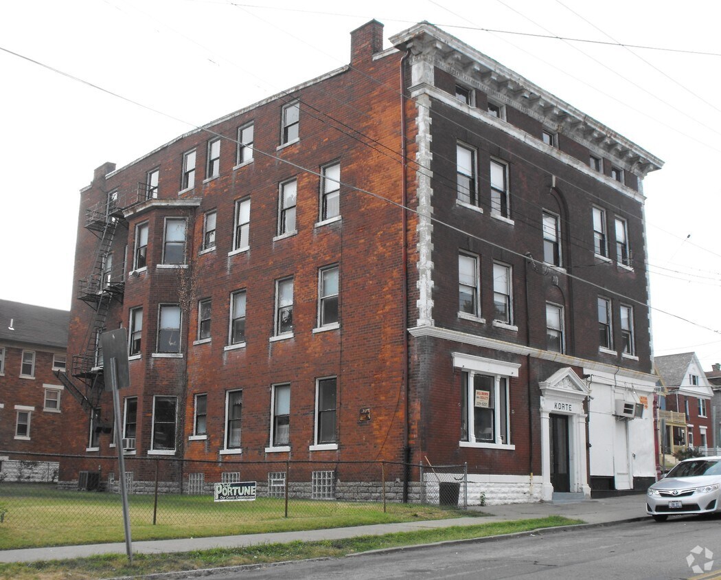 Building Photo - 3400 Woodburn Ave