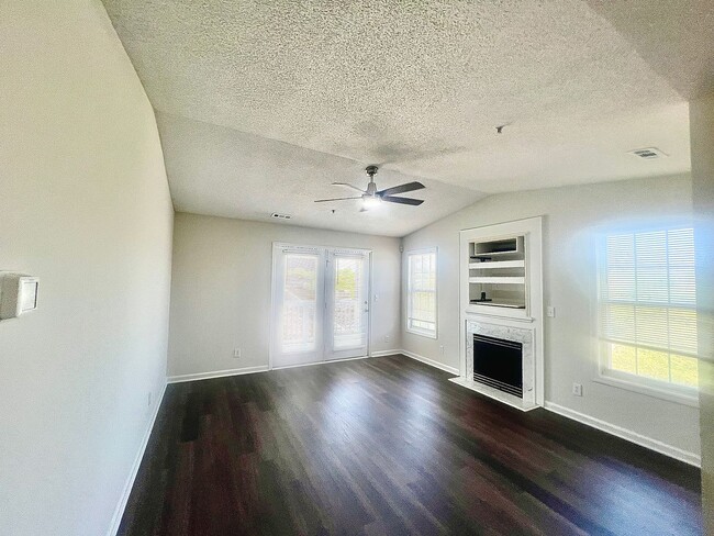 Foto del edificio - RENT SPECIAL! Freshly Painted! New Luxury ...