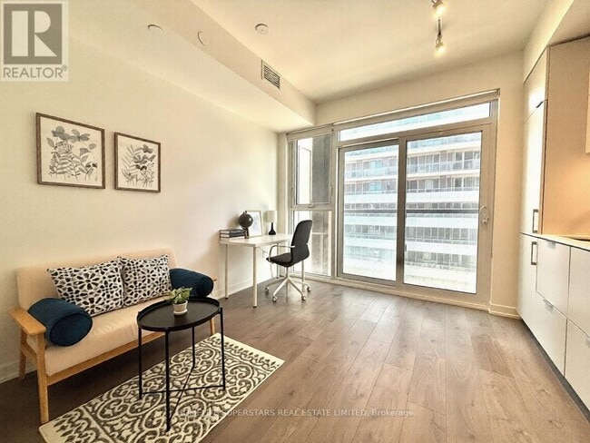 Building Photo - 20 Richardson St