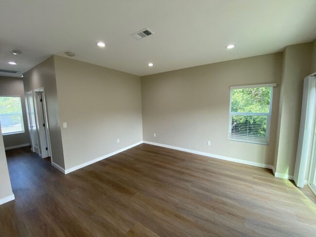 Building Photo - 5407/5409 Baja Dr.