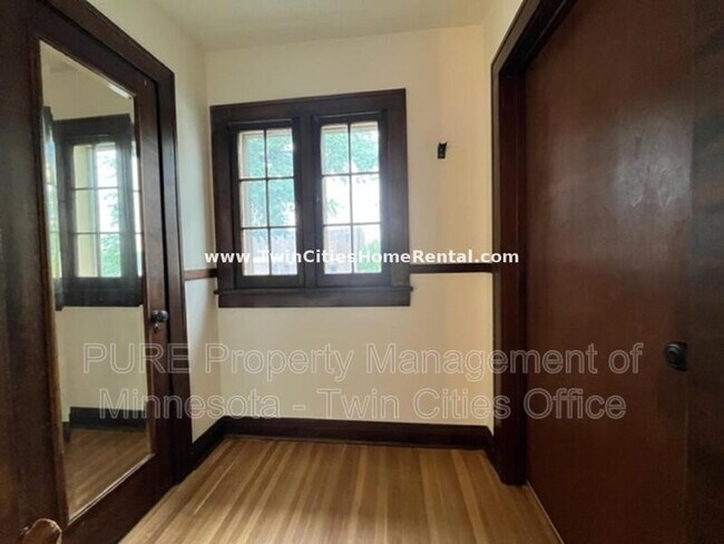 Foto del edificio - 250 6th Ave N