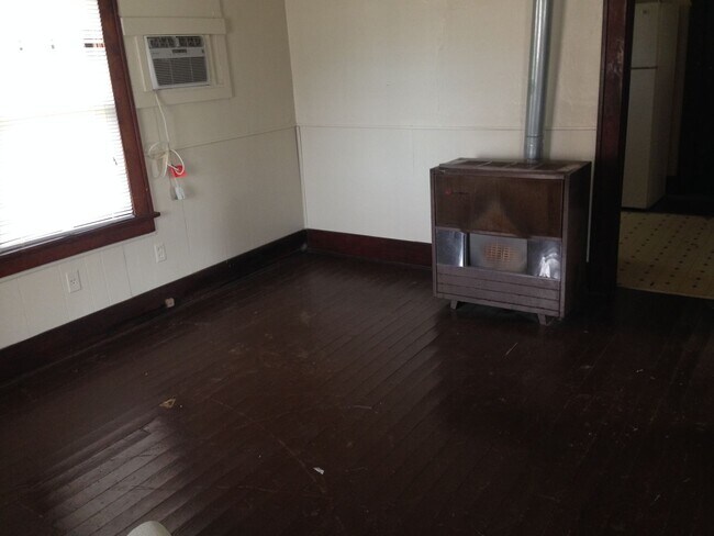 Foto del edificio - *Great Downtown Springfield Location--Char...