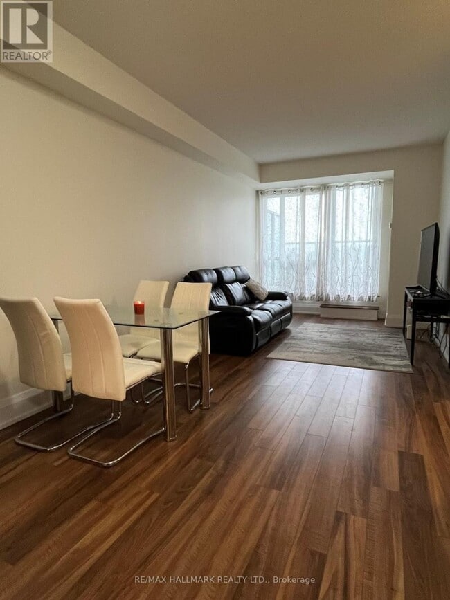 Photo du bâtiment - 120 Harrison Garden Blvd