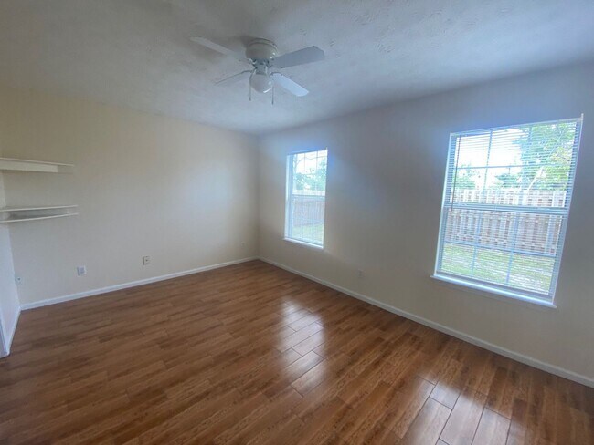 Foto del edificio - 111 Abigail Ln